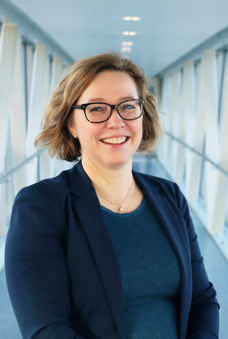 En person som bruker briller