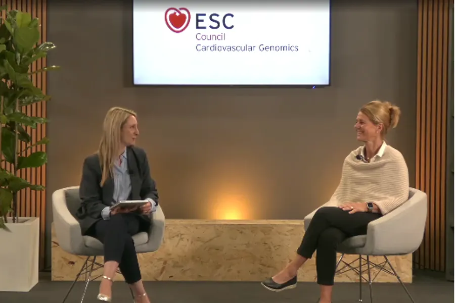 Isotta Castrini (til venstre) og Kristina Haugaa diskuterer de viktigste oppdateringene i de nye europeiske retningslinjene