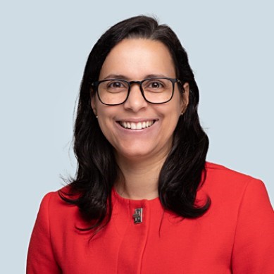 En person som bruker briller