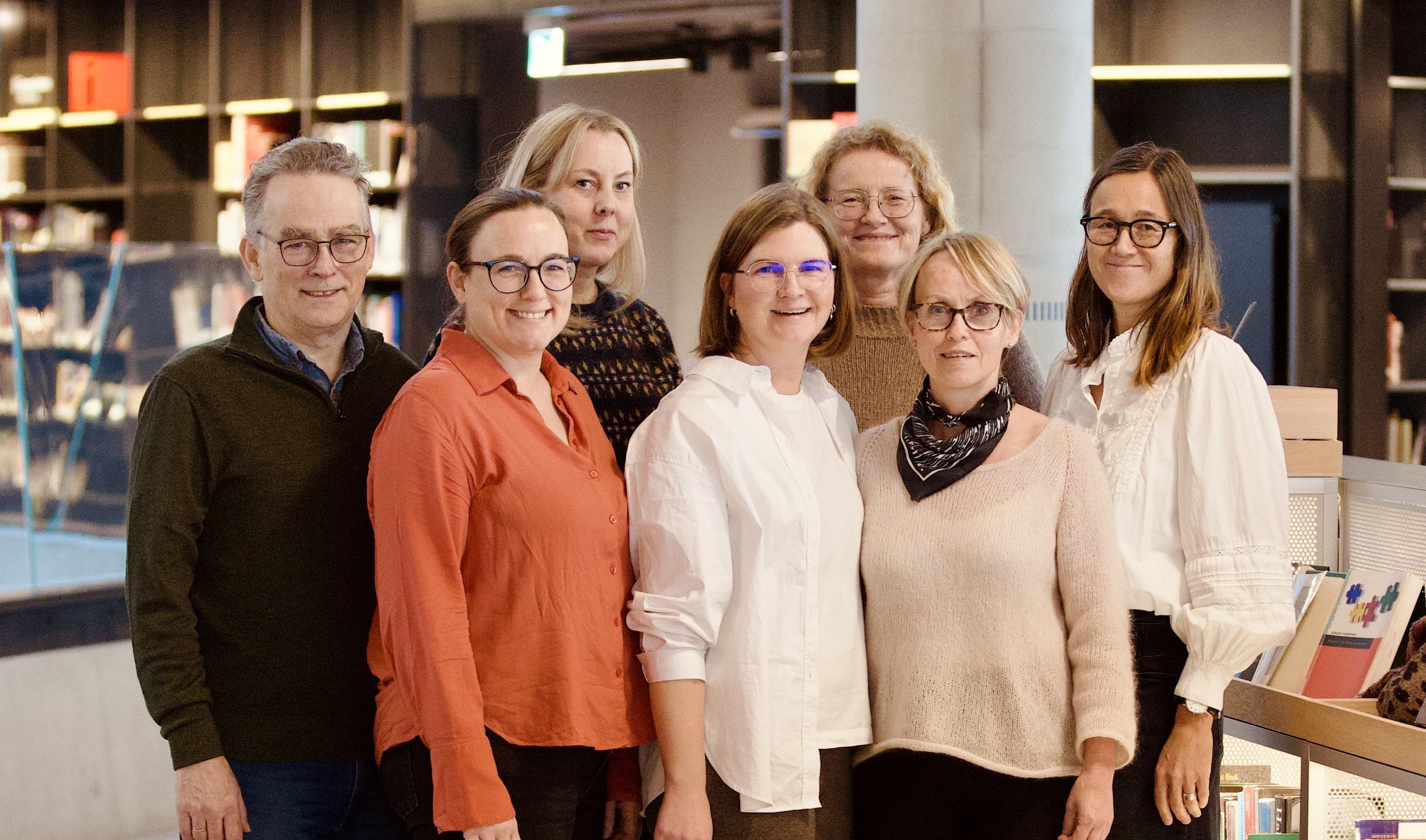 Gruppebilde av Bård Forsdahl, Merethe Wolff Lindvall, Janne Jonhaugen, Marianne Ruud, Brit Hov, Hilde Margrete Dahl, Anja Lee. Ikke tilstede: Julie Murvold