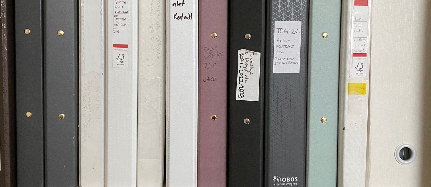 A shelf with books on it