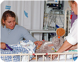 Sykehusmaskoten Rasmus på oppvåkningen