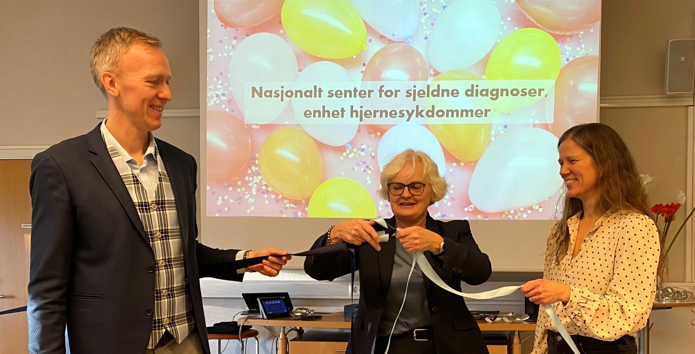 En mann og en kvinne som snakker