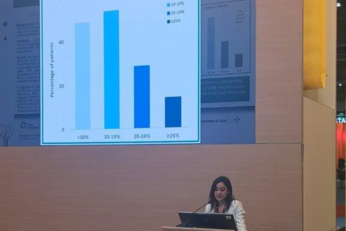 Esra presenting her research at ESC