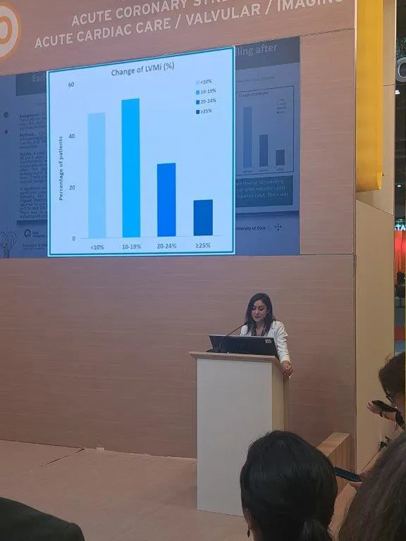 Esra presenting her research at ESC