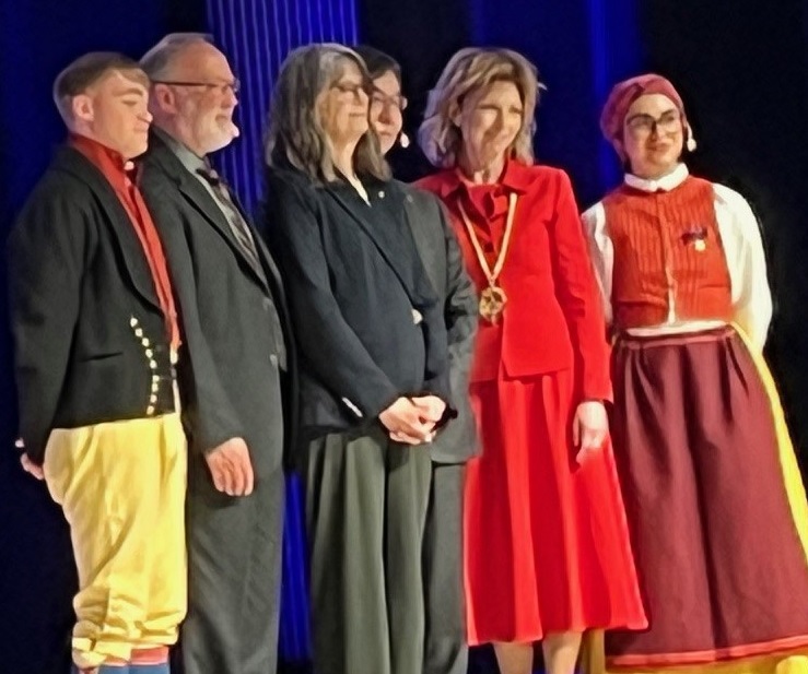 Prisvinnerne på scenen under seremonien