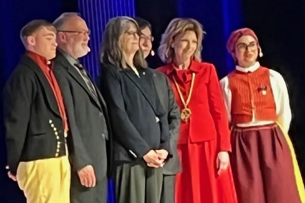 Prisvinnerne på scenen under seremonien