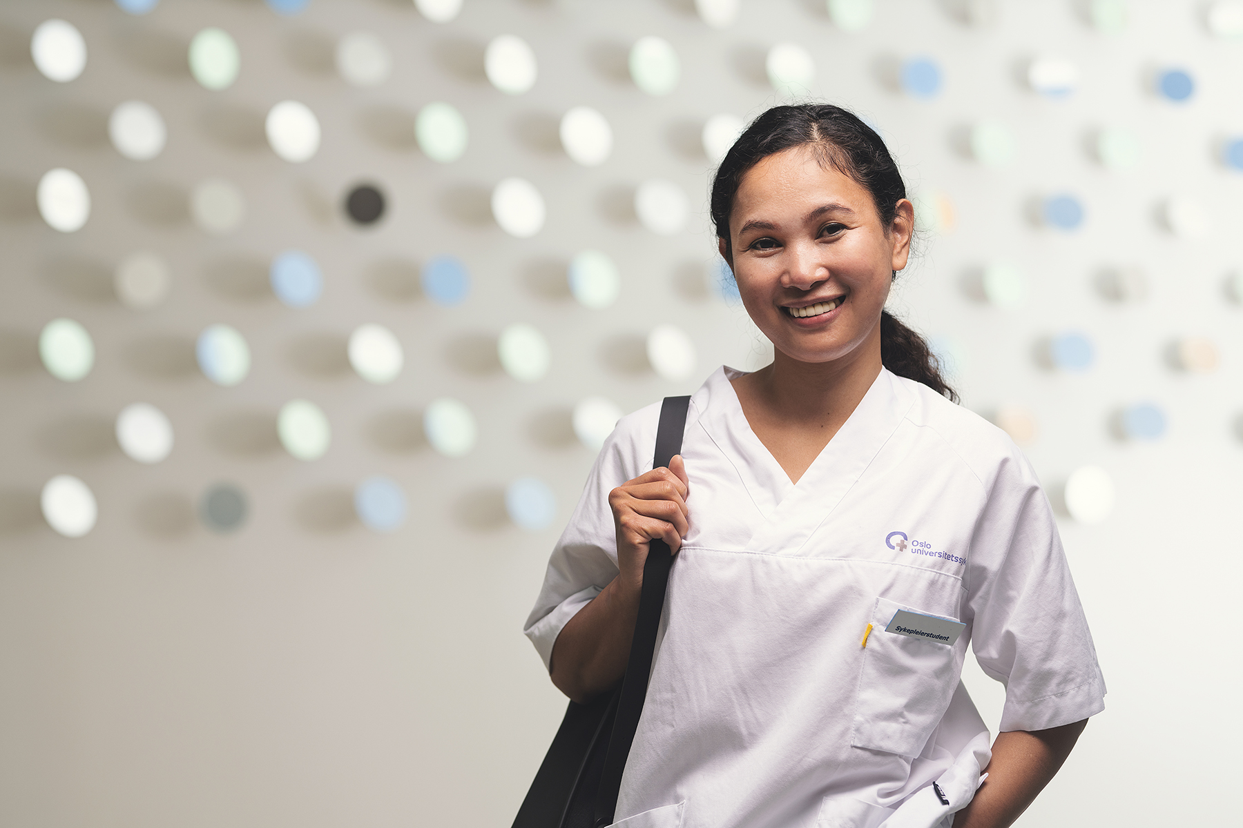 En person med et stetoskop rundt halsen