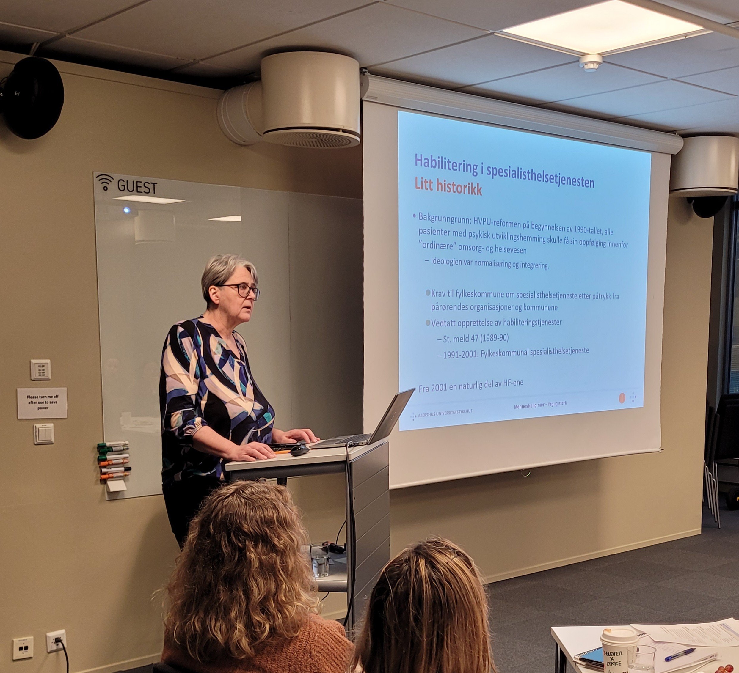 En person som holder en presentasjon