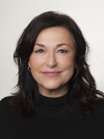 En kvinne med mørkt hår