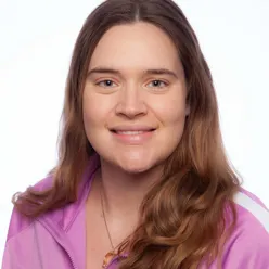 En kvinne med langt hår