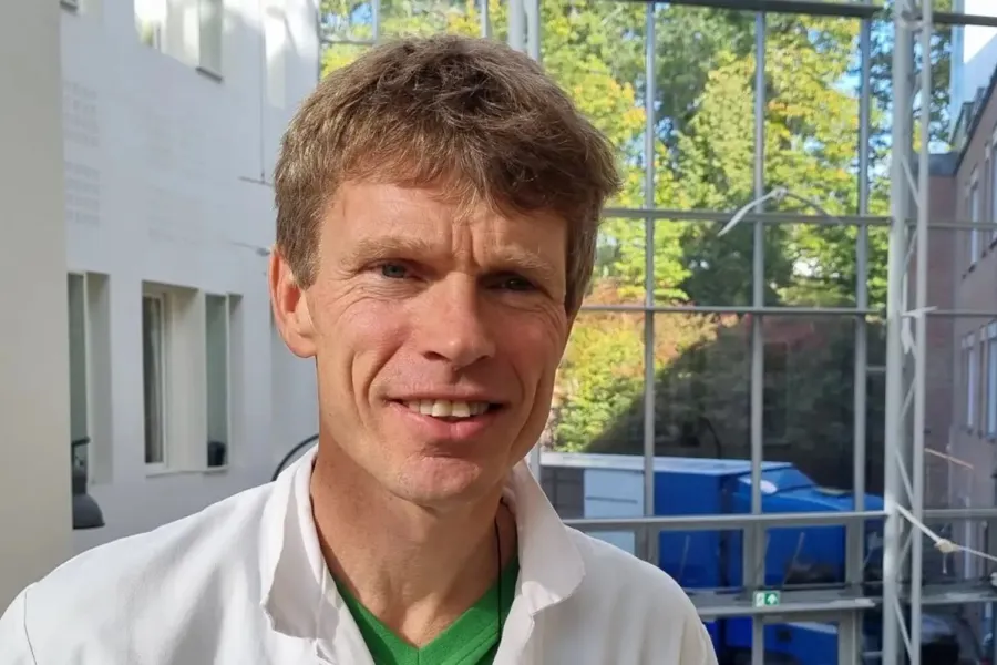 Øyvind Molberg som smiler til kameraet