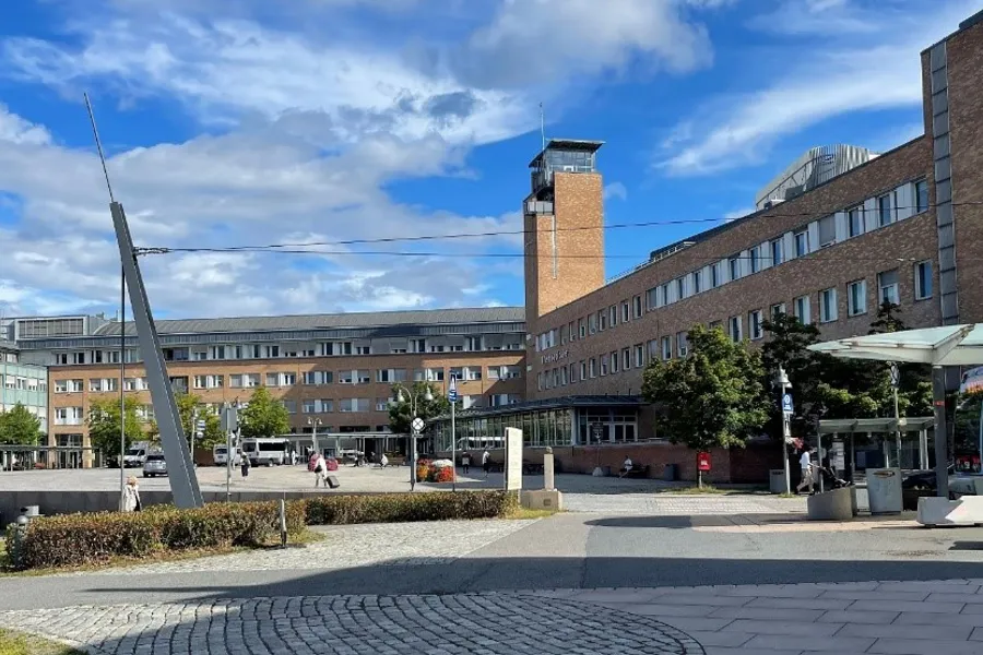 Torget foran hovedinngangen til Rikshospitalet